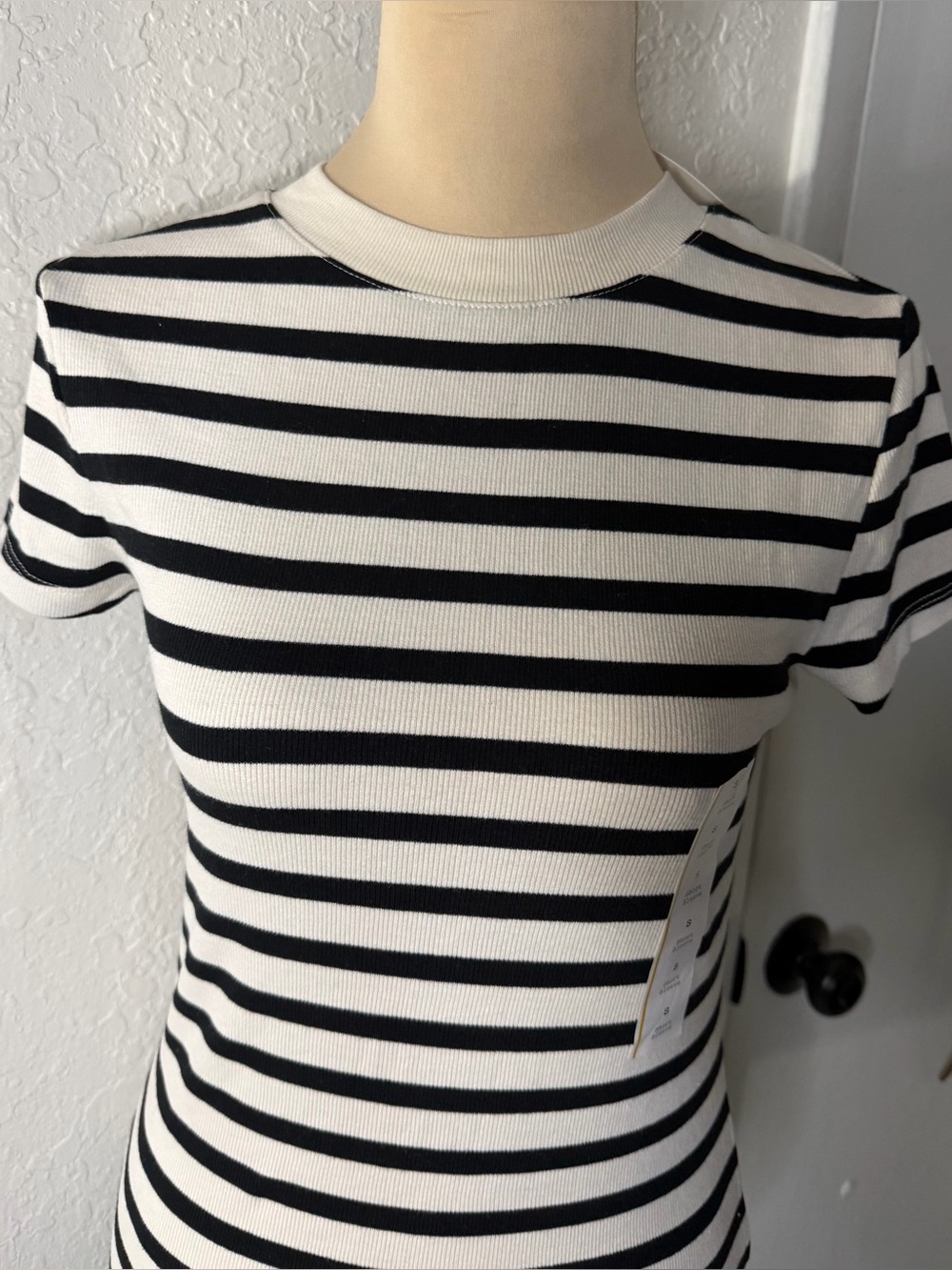 A New Day Black and Cream Striped Short Sleeve Top S Casual Ribbed Crewneck Tee - Picture 2 of 6